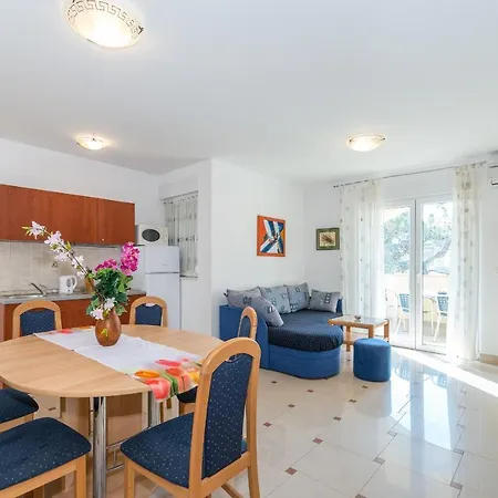Apartment By The Sea - 18603