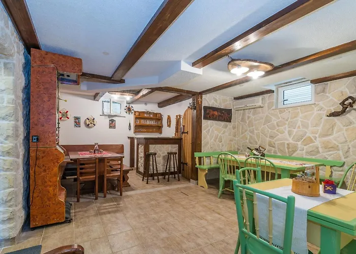 By The Sea - 18603 Vir